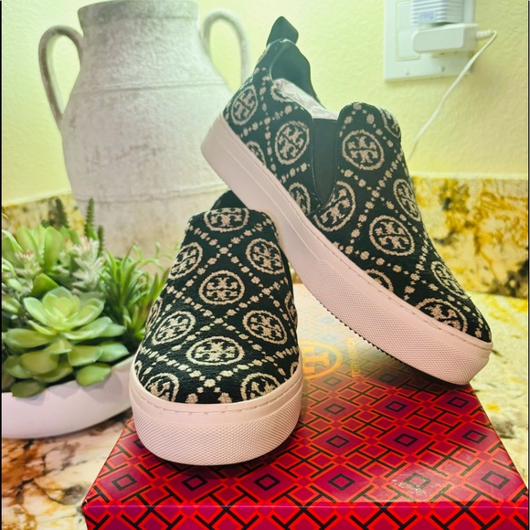 NEW Tory Burch Monogram Slip On Sneakers Size 8 - Picture 2 of 5